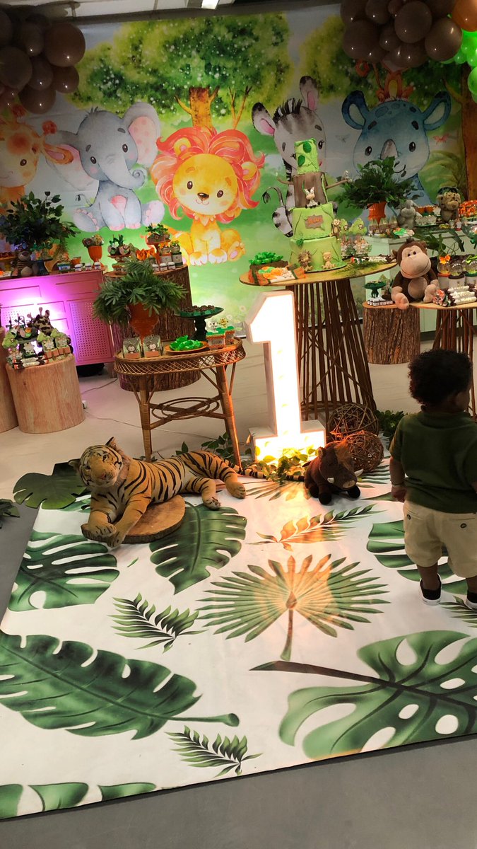 Vtremda160's tweet photo. festa d 1 aninho do meu príncipe 🥰 https://t.co/CoP5KrLNll