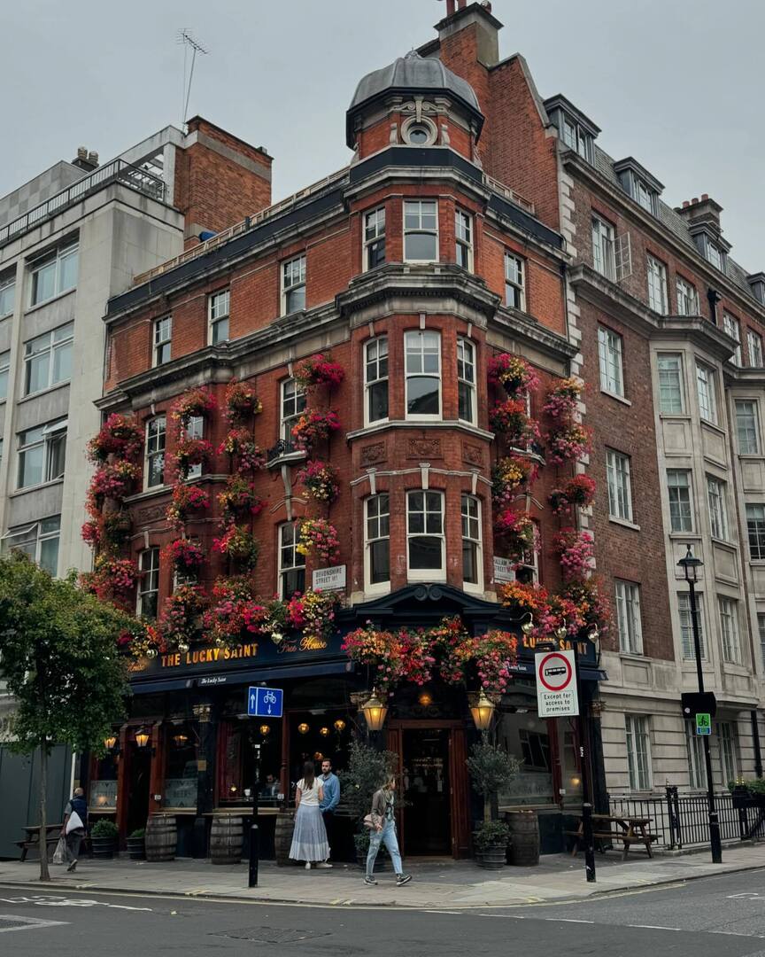 Timothy_Hughes's tweet photo. Pub - London #london #londonist #londoner #londoners #london🇬🇧 #londonlife #londonerslondon #saturday #saturdays #bloomsbury #pub #publichouse #pubs #pubsoflondon https://t.co/WYoXMSr8X2 https://t.co/CiR1Kbz8oA