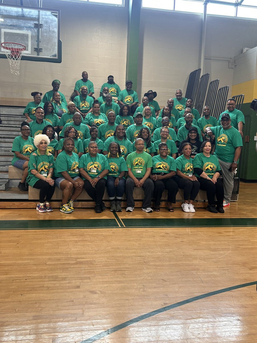 JCMCougars's tweet photo. Welcome home Class of 1984! We loved spending time with this fun class as they toured JCM. Enjoy the rest of your weekend! #40Where #BestAlumniEver @RamonicaD @ap_baker1 @JMCSchools https://t.co/Aq2HSZr3TA