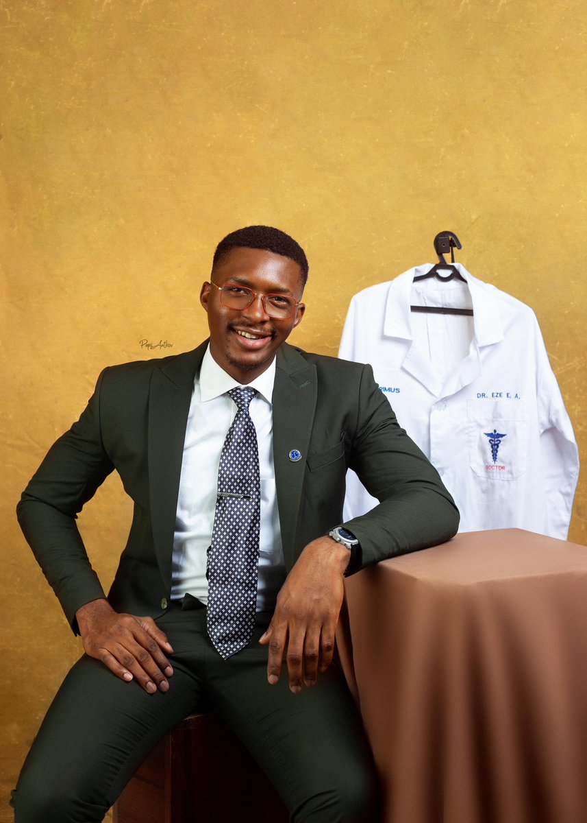 eze_esom's tweet photo. The journey of hard work, fun and commitment took 9 years. It’s exciting how this period changed my life, and my name. 

It’s Dr. Eze Esomchukwu Anthony (BDS, Lagos) now!

God is the greatest🙏 https://t.co/c9kwzUvOeh