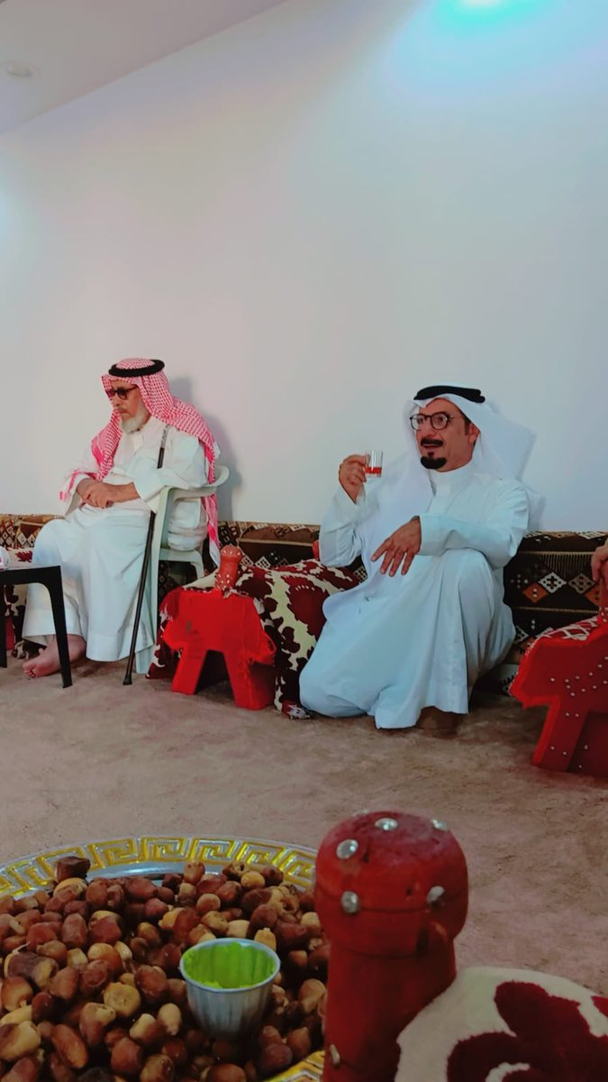 al__mukhtar's tweet photo. @nheer1975 
تشرَّف ابن العم الدكتور/أحمد ثامر الدهيثم في مجلسه بزيارة راعي الحميّا ابن العم/نواف نهيّر المروقي https://t.co/JjHkkUqWsJ