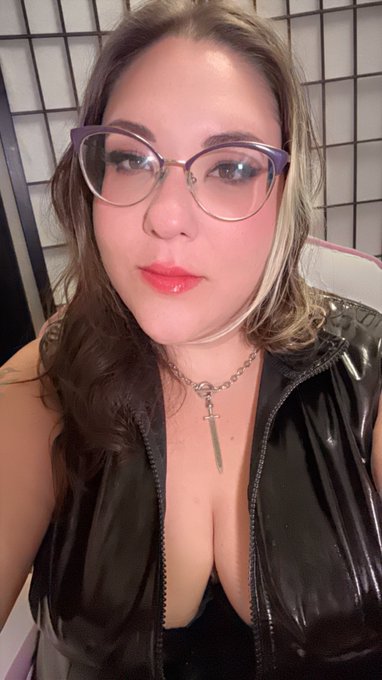 LOL as if today wasn&rsquo;t weird enough, the account of the podcast who was going to interview Me today was