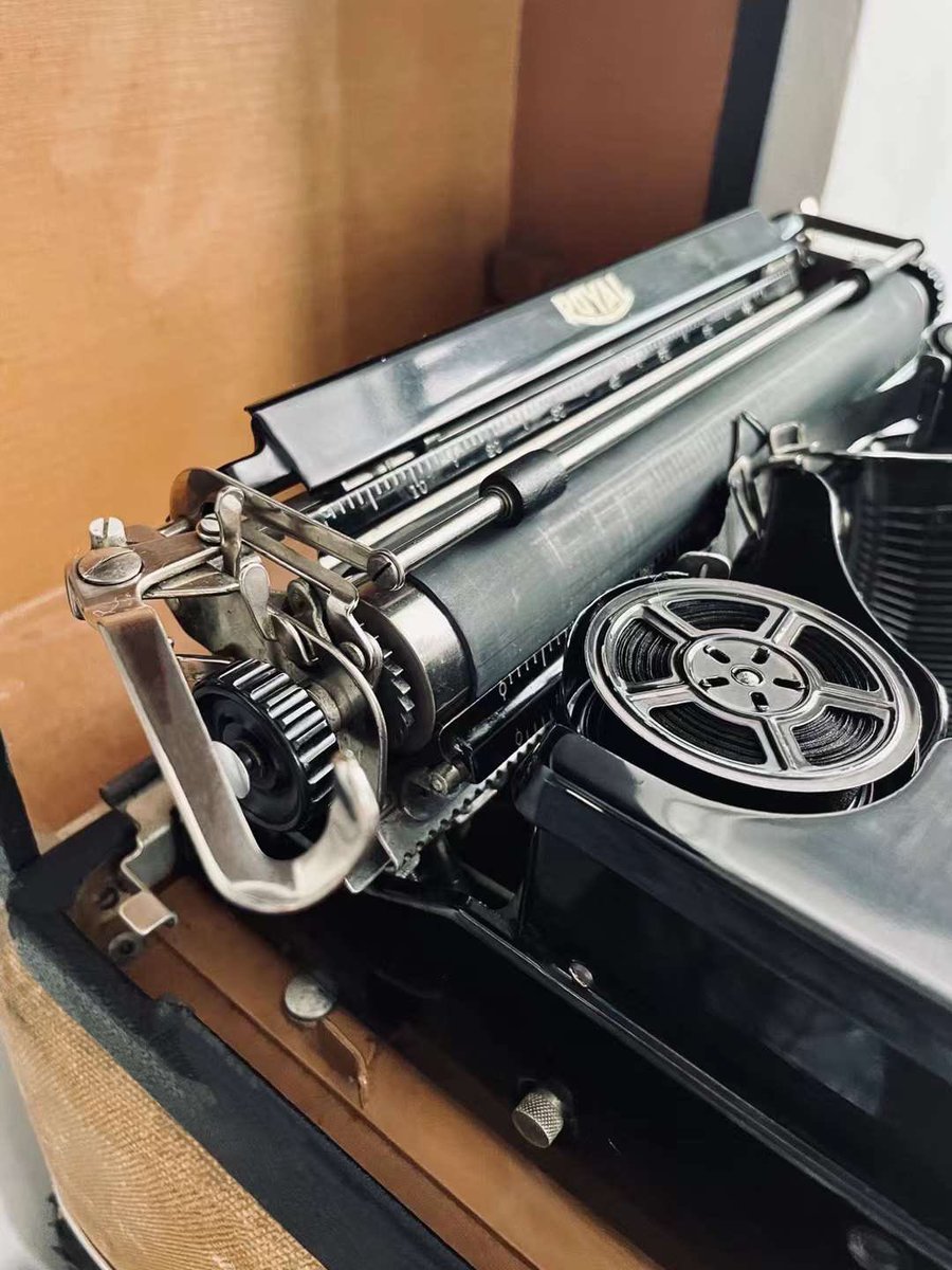 Typewriter Evangelist tweet media