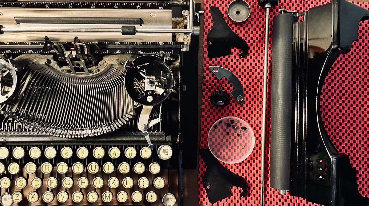 Typewriter Evangelist tweet media