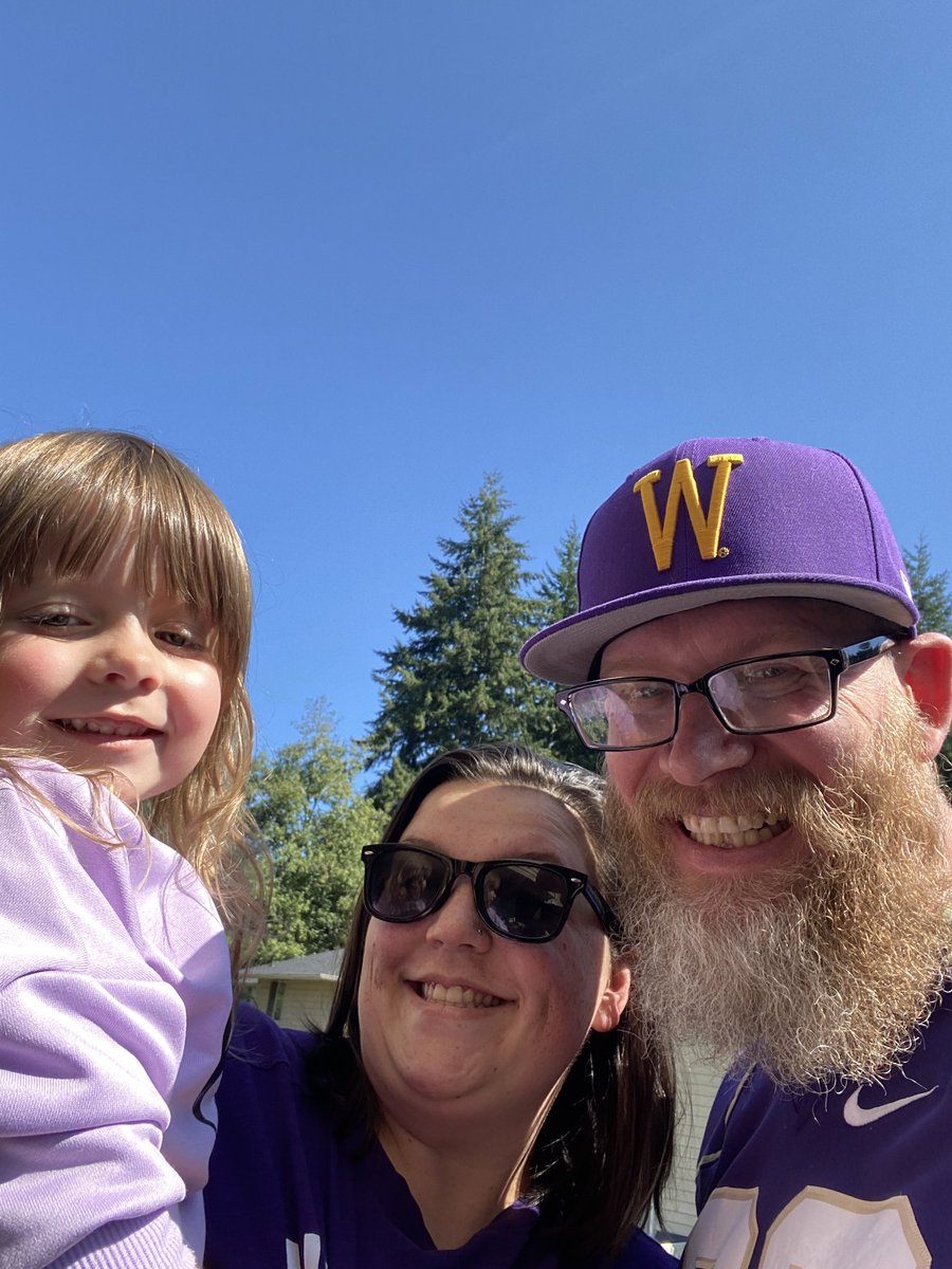 jeremiahdgilfoy's tweet photo. #CouchGating with two of my favs.. cooking some #Pizza on the #Traeger. #CollegeFootball on the TV. #PurpleReign #AllaboutTheW @ClaireJuras https://t.co/qU7ZMnwo3P