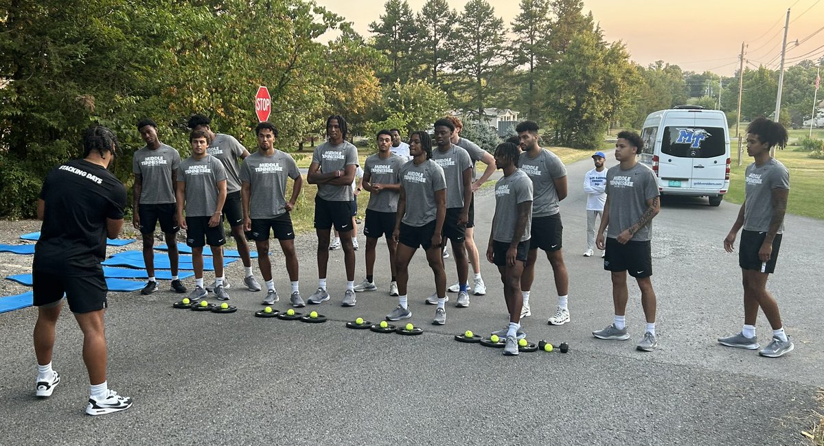 MTCoachNick's tweet image. Finished the week with a team workout at Tiger Hill (great view from the top)!! Like what this group is doing!