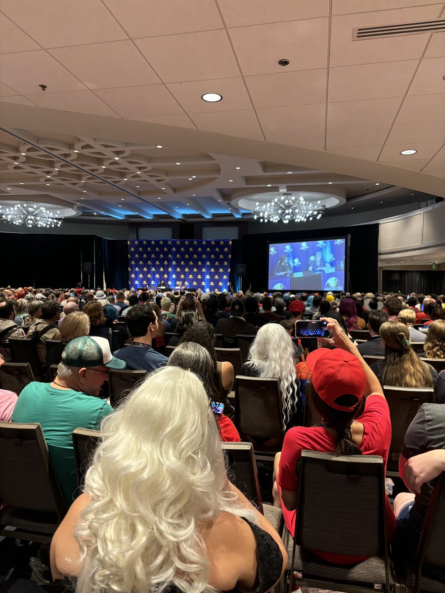 SadieWit's tweet photo. Lookit our boy Jared, filling this big ballroom 🥰 #DragonCon2024 https://t.co/QRlj4rdjdc