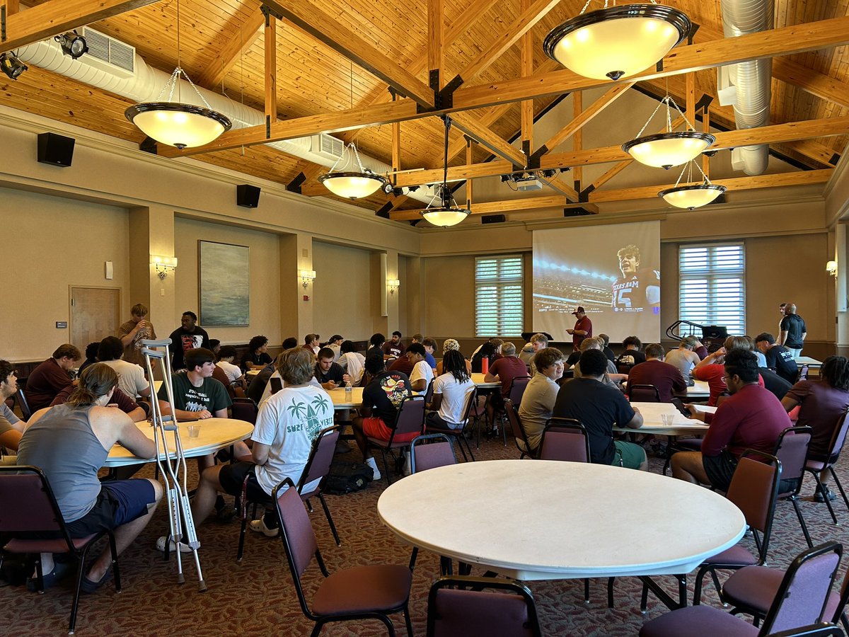 FAMILY 🏠 FOOTBALL 🏈 FOOD 🍕What a great Saturday #WinTheOUTS