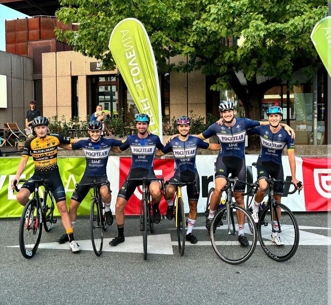 Tudi trenerji 1x na leto malo pretegnemo noge. 🦵😁