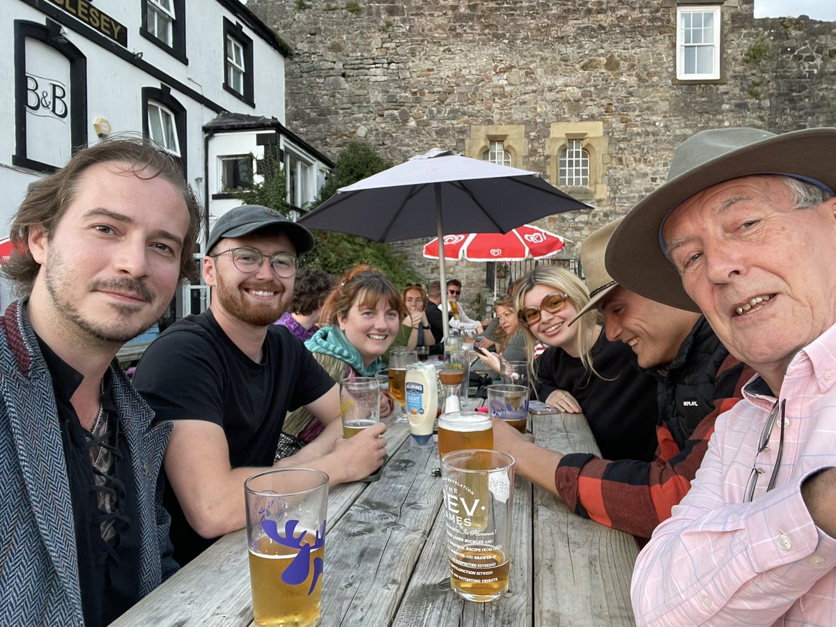 RFogwill's tweet image. Fantastic evening in Caernarfon with cast and crew of our current film, MadFabulous