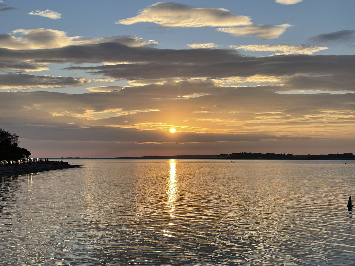 RFogwill's tweet image. Fantastic evening in Caernarfon with cast and crew of our current film, MadFabulous