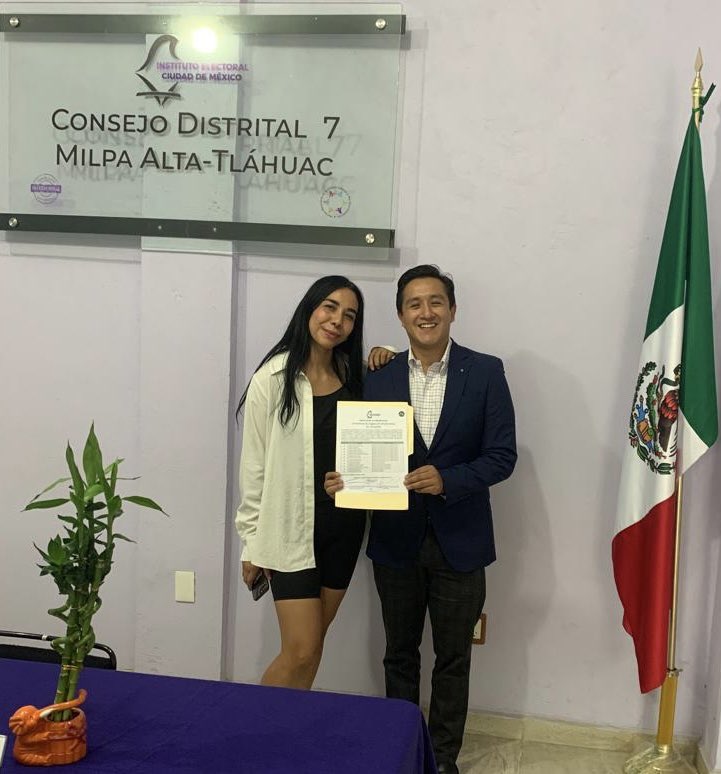 RobertoJiRe's tweet photo. Recibí por parte del Consejo Distrital del @iecm la constancia de Concejal electo de #MilpaAlta por @MovCiudadanoMX 🤠👍🏼🌵🍊

Seguiremos construyendo una nueva opción para la gente que creyó en @MC_MilpaAlta, así como para quienes impulsaron otra opción. 

De corazón ¡GRACIAS! 🙂 https://t.co/fTZm1l4aJy