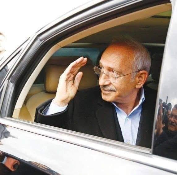 Senin olmadığın yerde seni savunanlar gerçek dostlarındır. 
*
Hz. Ali