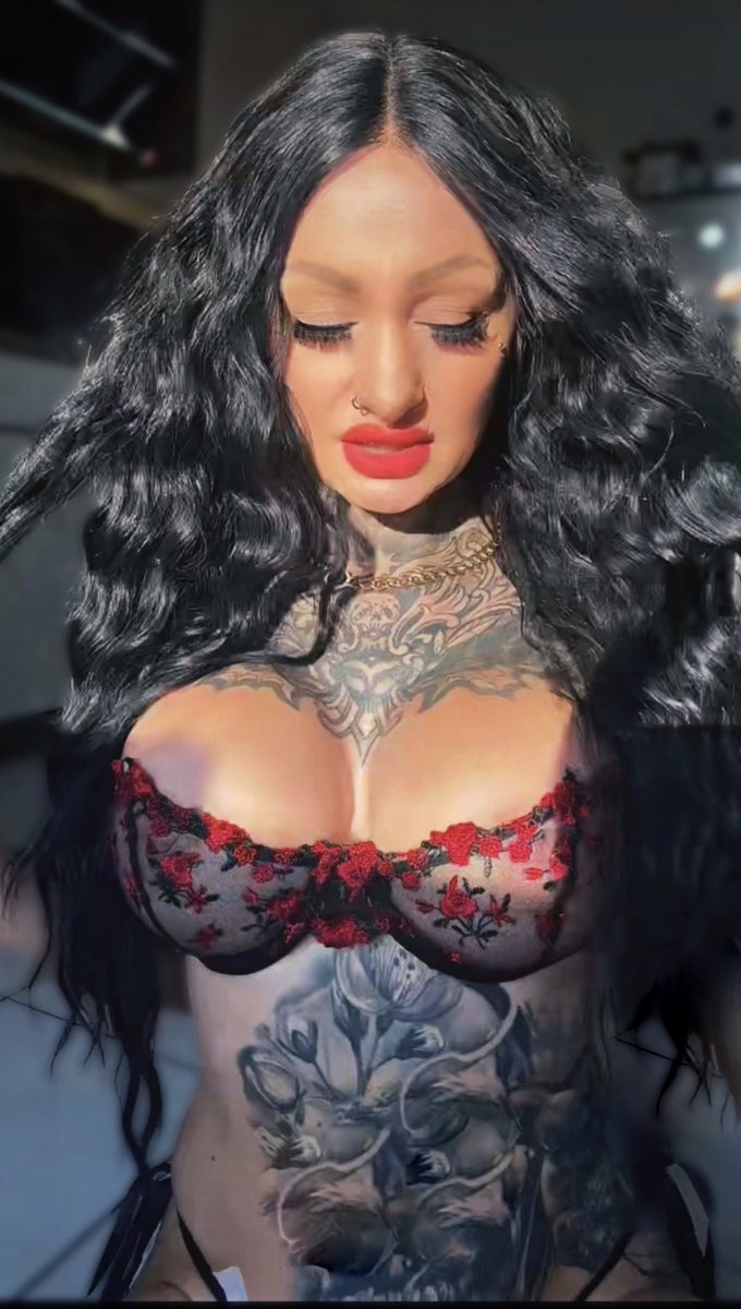 Life ist about pretty moments. Enjoy this one.🔥💋❤️