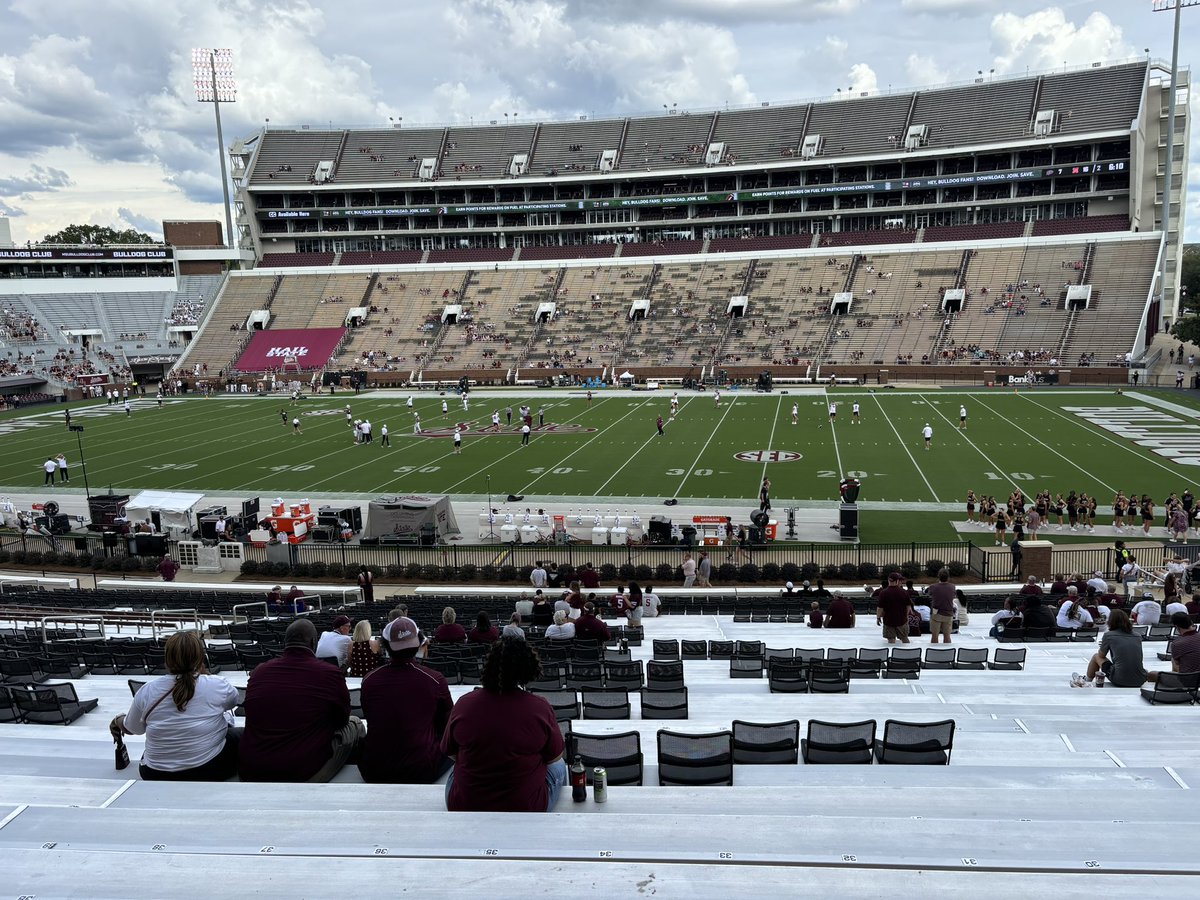 Dogsfollower's tweet image. Starting the Lebby era off at Davis Wade
