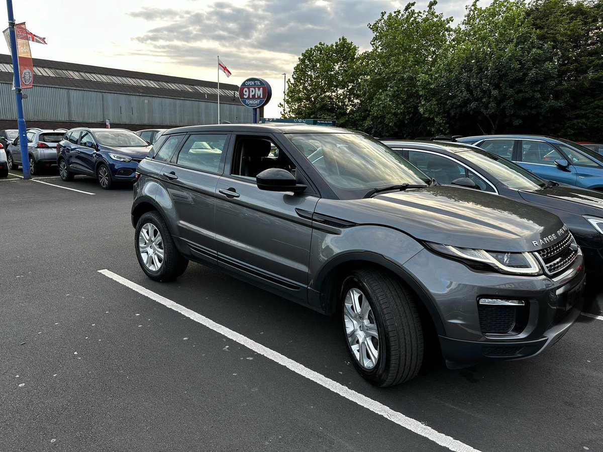tomtastic09's tweet image. My Range Rover Evoque has been stolen from broad street car park in Wolves Town Centre today while I was at Nottingham watching the game  if anyone sees it please get in touch reg W600LVS