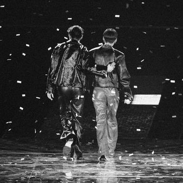 beiiibeii's tweet photo. since 2017 and still counting 🤍🖤

#DoubleTrouble_D1
#DoubleTroubleConcert https://t.co/68acqZE4Sk