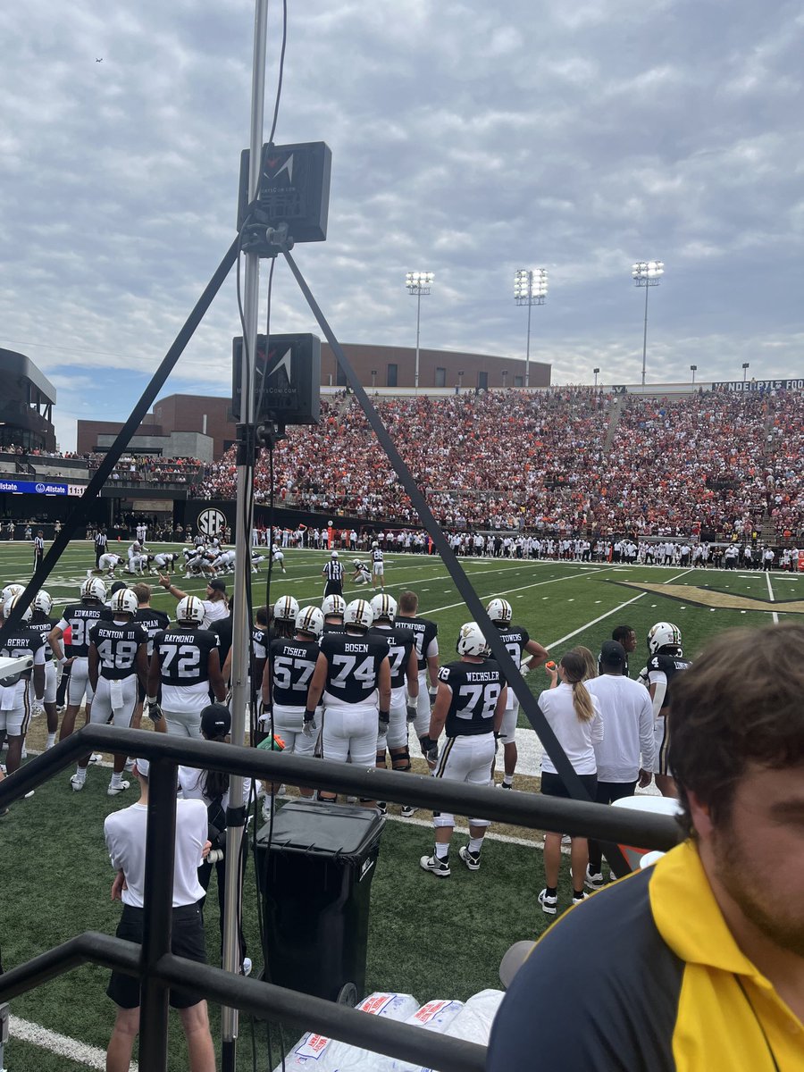 Former ⁦<a href="/wcsRHSfootball/">Ravenwood Football 🦅</a>⁩ player ⁦<a href="/CameronBosen74/">Cameron_Bosen74</a>⁩  first game today at the Bank. Way to go Cameron - great win!!!