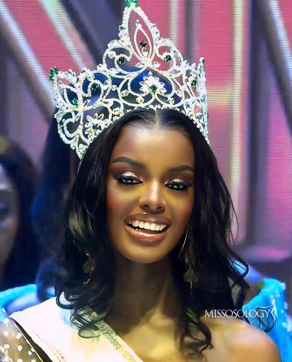 Okusalayo she is going to Mexico to fetch her dreams, wena uya eTarven to fetch a hangover...Legendary Chichi #MissUniverseNigeria