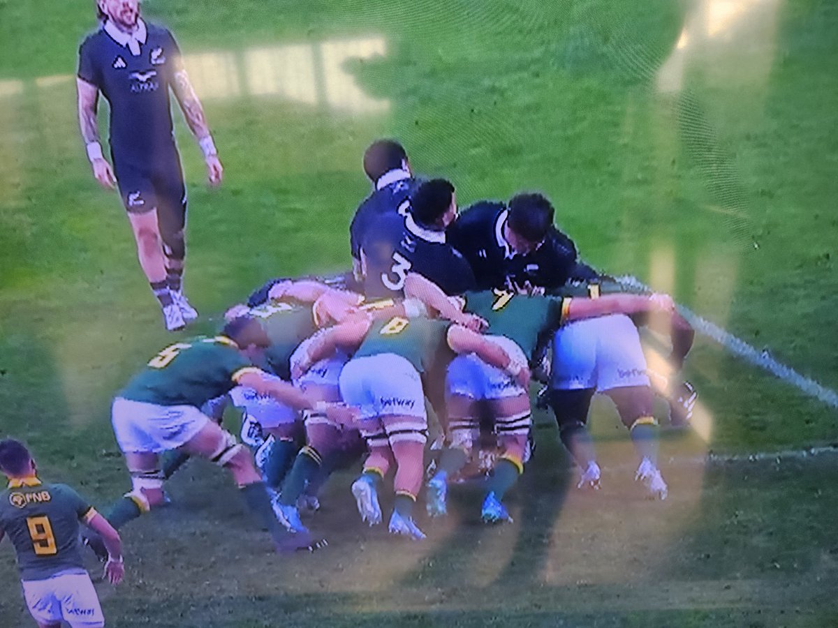 Zak020's tweet photo. @RugbyBits This isn't great either. Obstruction on lineout drive. Siya even asked for it to be checked https://t.co/XVwnRcbXo7