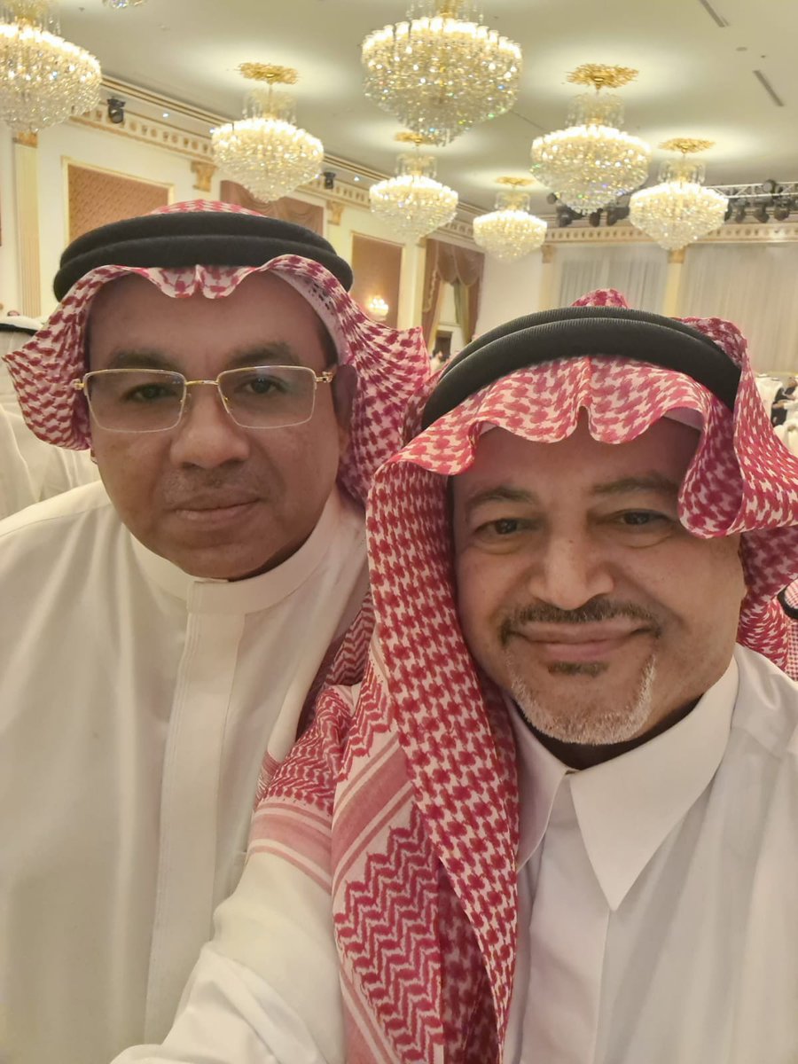 من اهم الصور التي اعتز بها فى حياتي مع الاستاذ الدكتور عادل دانش صاحب الفضل الكبير عليا فى بدايه حياتي وله مواقف ومواقف مشرفة معي لن انساها فهو الرجل الانسان صاحب الحضور المميز فى كل من عرفه رجل طيب بكل ماتعنيه هذه الكلمة بعد عدة سنوات التقيت به لظروف عملى الصعبة وكاني لم اغيب