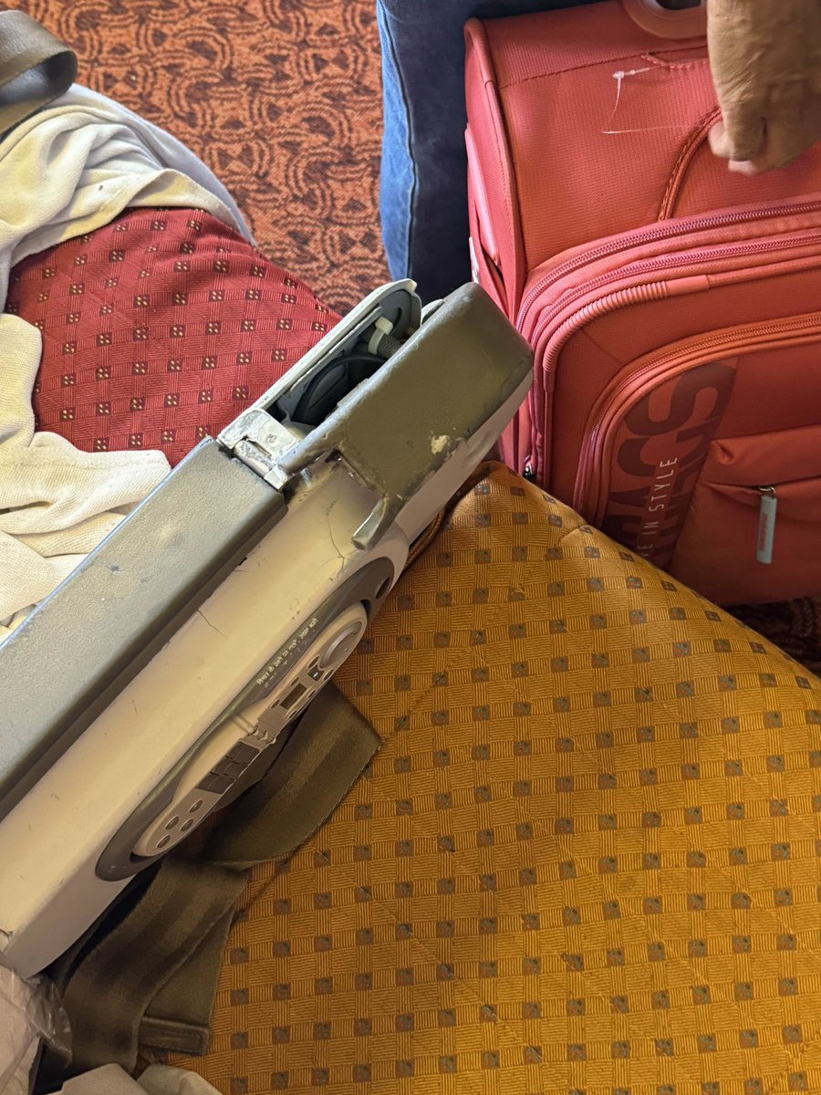 Varath85's tweet photo. @JontyRhodes8 @airindia @airindia sucks.. had the same experience on a 16 hour flight.. seats broken and entertainment not working!!! https://t.co/3lTy3yIEIC