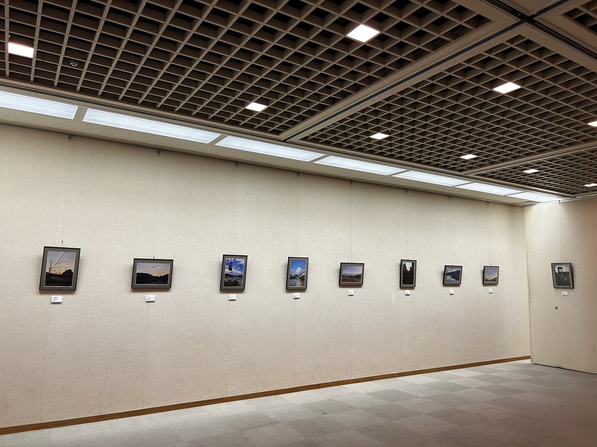 HITCameraGroup's tweet photo. 広島工業大学写真部です！
本日、広島県民文化センター(地下B1) で11~18時まで展示会やってます！

ぜひお越しください！！
 #広島工業大学
 #写真部
 #写真 https://t.co/XufbysOgqj