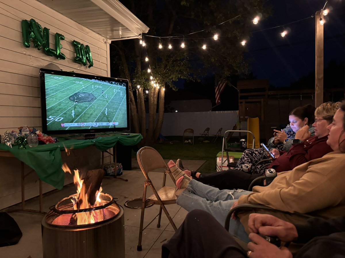 CamJ2013's tweet photo. Go Griz. From Minot ND!!
#MMAFANZONE https://t.co/VGp0Okibct