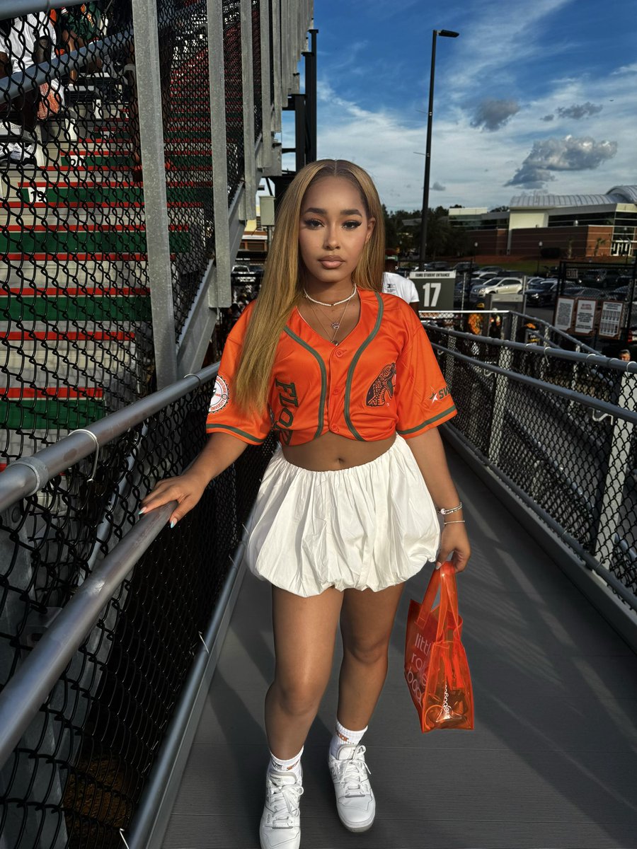 journeewho's tweet photo. pretty girls go to famu https://t.co/3QblaxWhSo