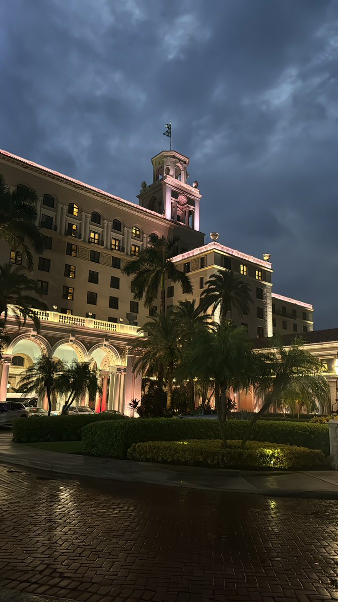 c_miloandres's tweet image. Storm caught live at #Thebreakers #PalmBeach
