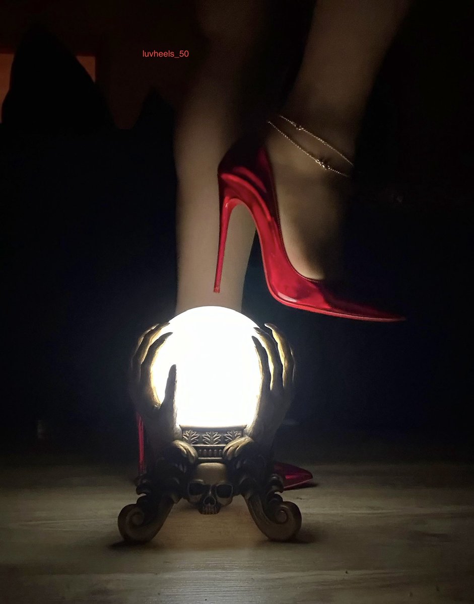 luv_heels's tweet photo. #luvshoes #SaturdayVibe #highheels #louboutin #heels #louboutinworld #autumndecorating #shoes #stilettos #saturdaynight π»π https://t.co/eovwtTt0UK