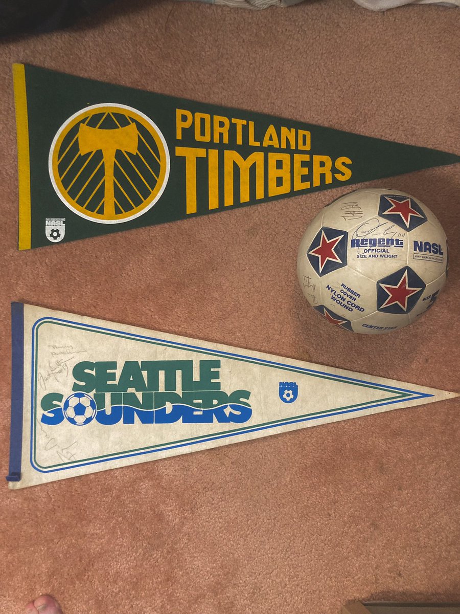 kp_sounders's tweet photo. With the new light rail expansion going, seemed a good time to break out a classic Sounder blue shirt #ridethewave #EBFG #BuildaBonfire https://t.co/9sDZw9WOsw