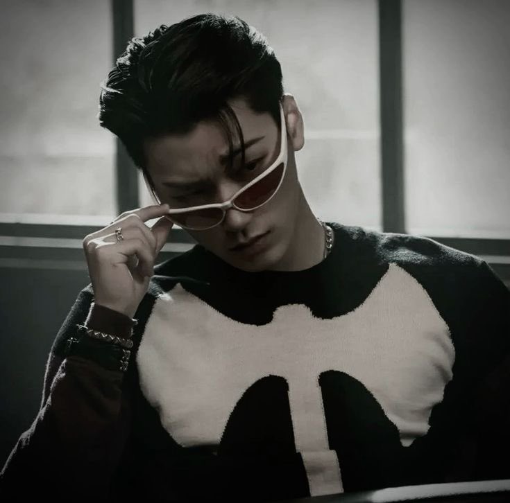 feellikeimrocky's tweet photo. O Estranho da Porta ao Lado | #Woosan

Como tradição em todo Halloween, Wooyoung prepara sua festa comemorativa da data, sendo mais esperada do ano. O que ele não imaginava, era que o assustador “Espanta Criancinha” compareceria a bebedeira mais assombrada da cidade, + https://t.co/LFUBOmBGwz