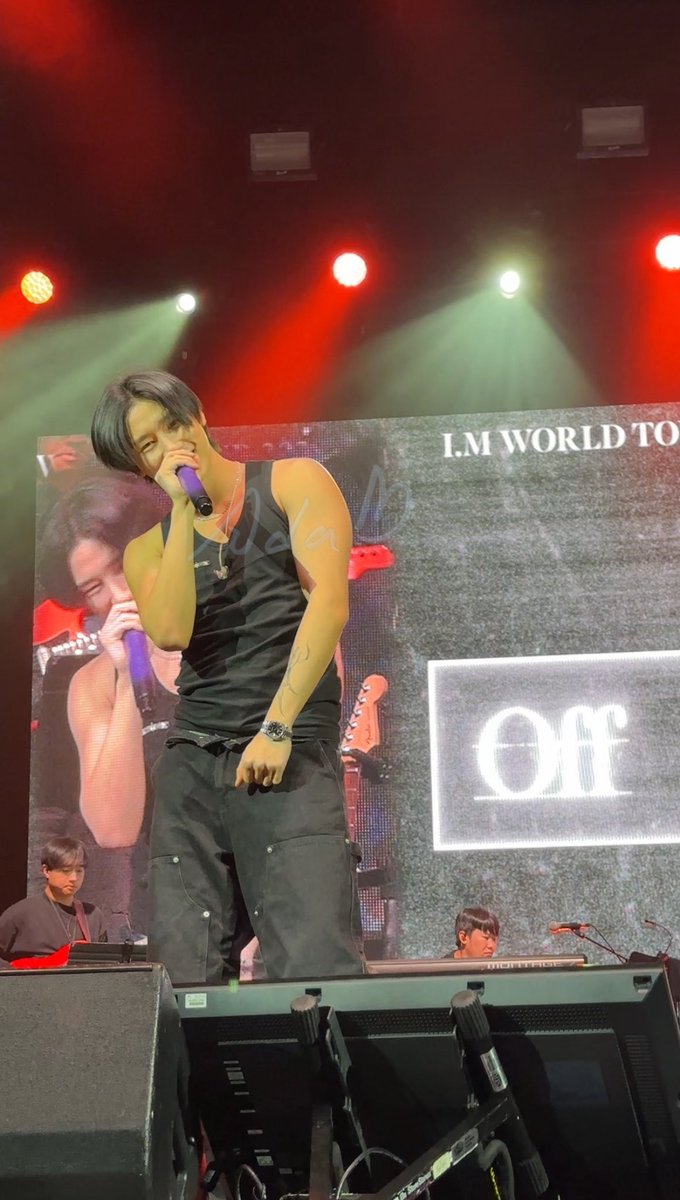 chubbyluffyy's tweet photo. changkyun loves silly fun girls!! #IM_WORLDTOUR_2024 #IM_OffTheBeat #OffTheBeatLA https://t.co/DlQoLIrI4u