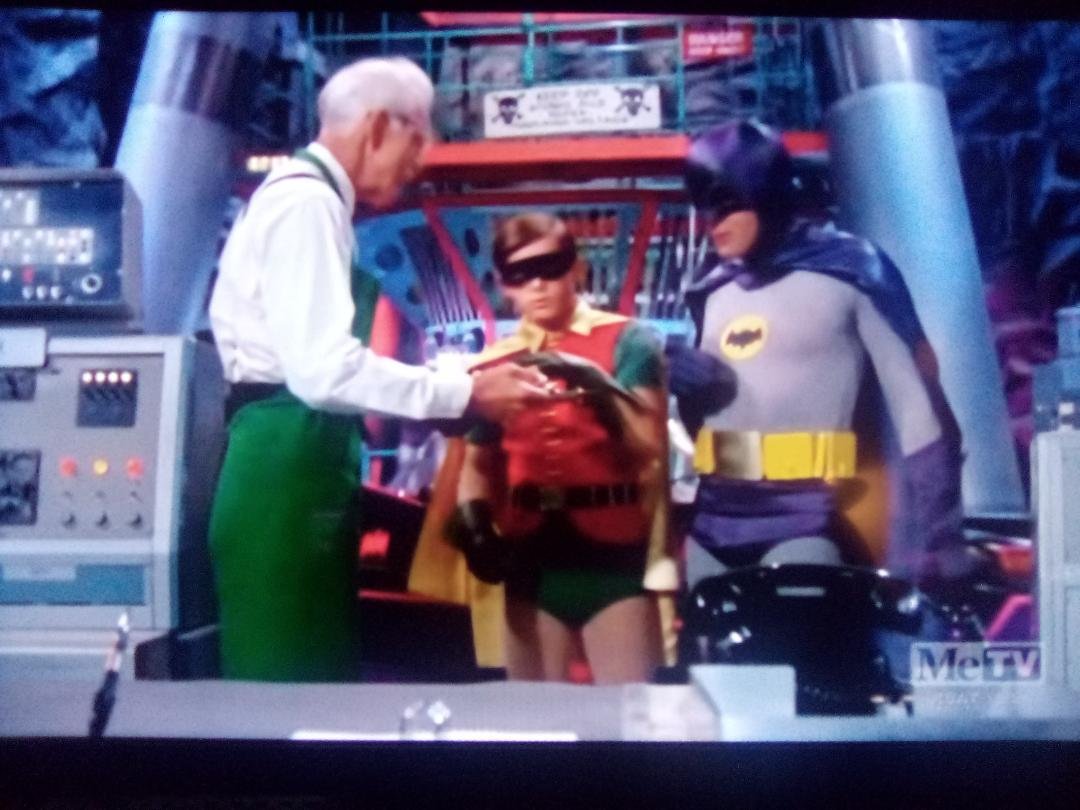 laredoart2018's tweet photo. I would love to have a good look at the Bat-Kitchen ! #Batman66 #MeTVBatman #TheJokesonCatowman #TheJoker #Catwoman #Alfred #TheBrightKnight #RobintheBoyWonder https://t.co/E92i4BBMDO