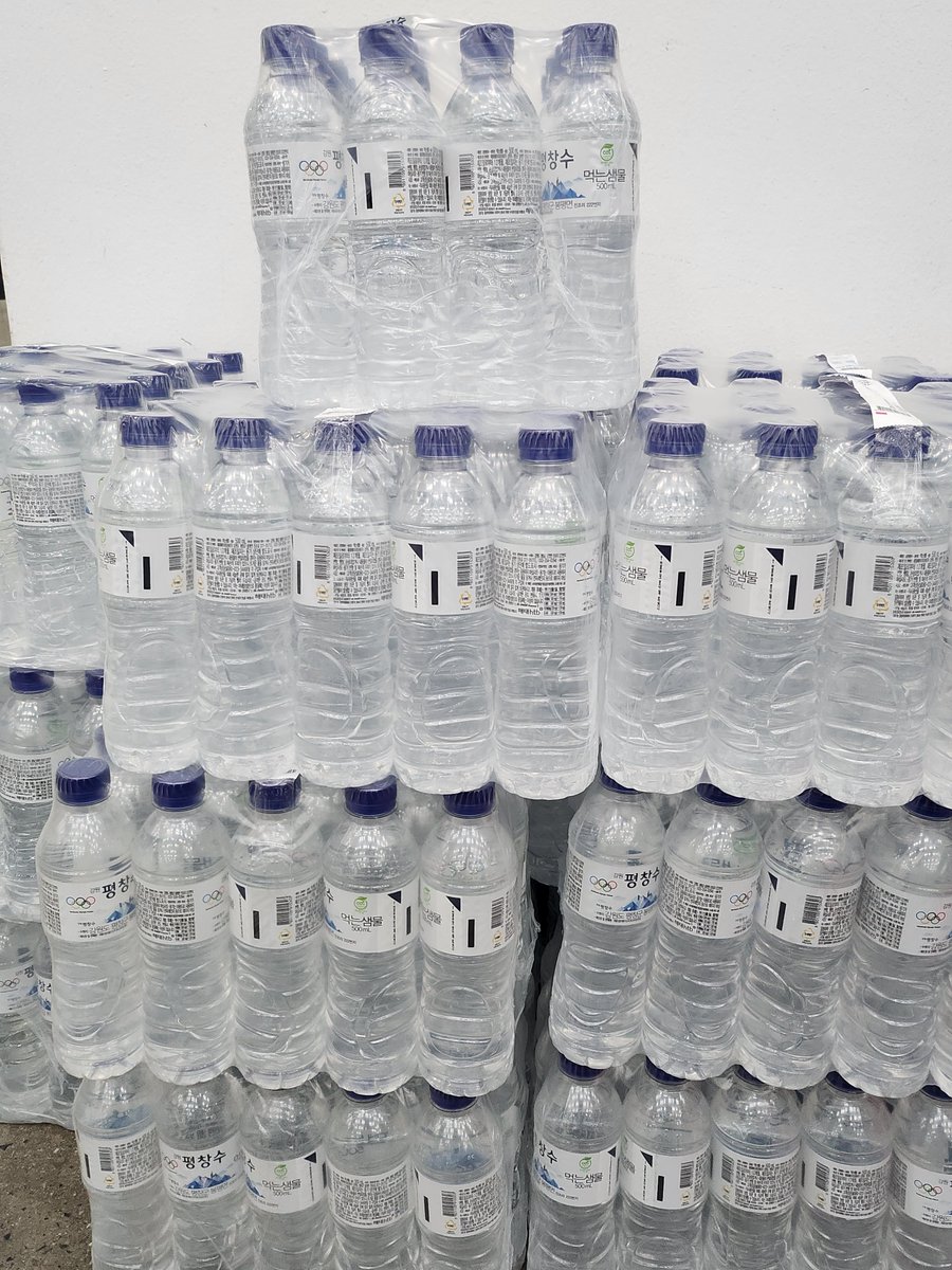 현장 이벤트 안내 🎉

더운 날씨에 지친 여러분을 위해 '에드가'가 특별한 이벤트를 준비했습니다! 🌞

이 게시글을 리트윗하시면, 본부석에서 시원한 생수를 무료로 받아가실 수 있어요! 💧

선착순 300명

여러분의 많은 참여 부탁드립니다! 🙌

#에드가이벤트 #시원한물한잔 #에드가 #코믹에드가