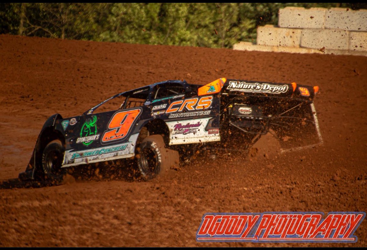 levi_yetter's tweet photo. We plan on racing with the @lucasdirt  for the Hillbilly 100!! It will be my first race there and hopefully put it in the show with my @bwracecars and @PenskeShocks 🤘🏼 
#ICON⭐️ #doitthewrightway https://t.co/9K9jFGFBLM