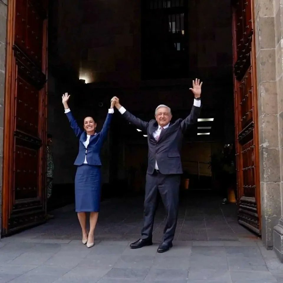 Fidel_CT's tweet photo. No lo hacen, por que saben que en tal resultado ellos no influyeron, fue la grandeza del liderazgo y el trabajo del Presidente Andrés Manuel López Obrador, lo que motivó al pueblo a seguir haciendo historia con nuestra extraordinaria candidata presidencial. https://t.co/wYeh87cZlV