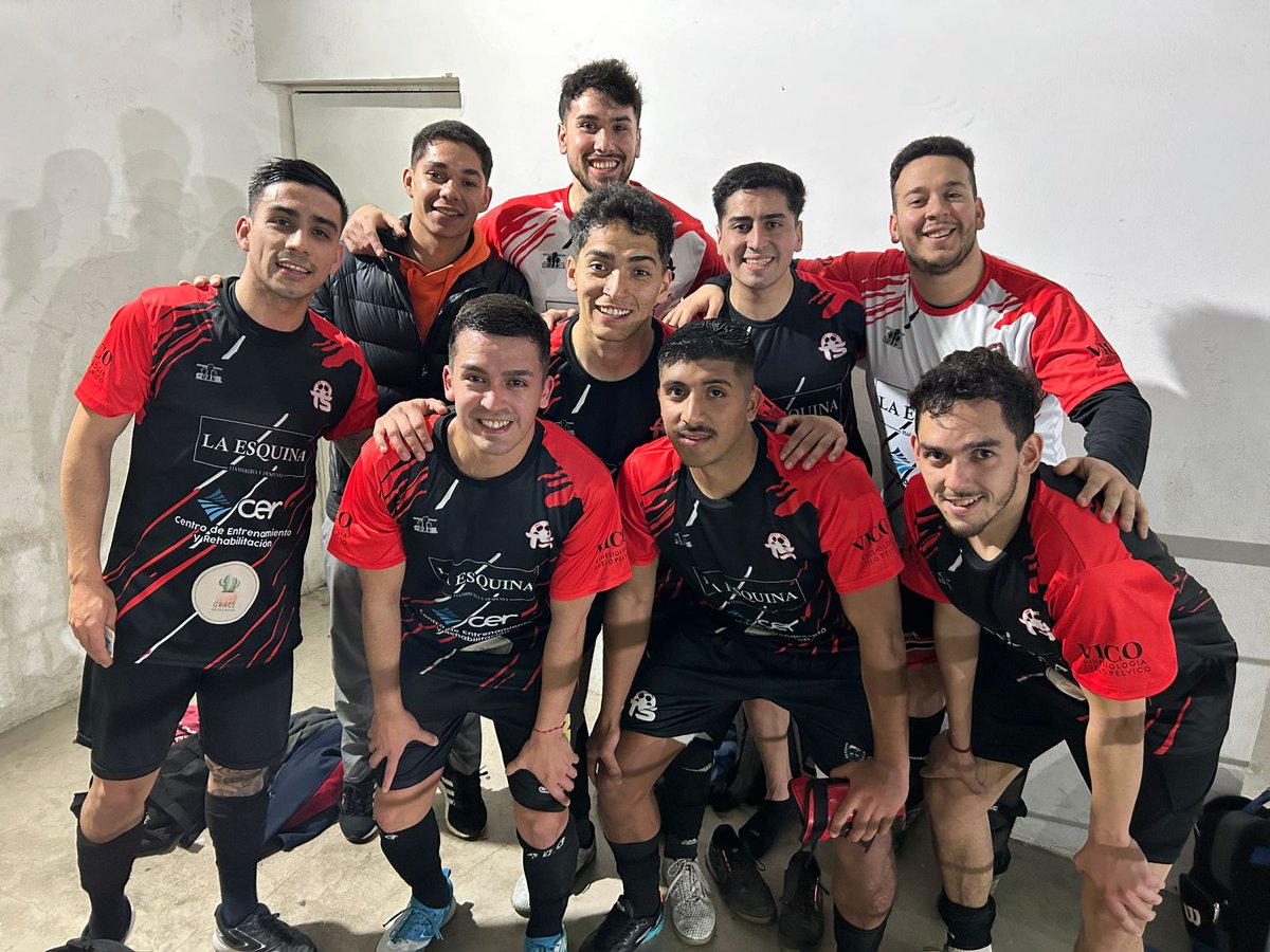 Debut y victoria para el futsal, fue 2 a 1 contra Peñarol FC por la primer fecha del Clausura de la liga puntana.

Se suma a la victoria de la mañana por la liga universitaria para coronar una gran jornada para el tricolor 🇾🇪

Vamos tunesss