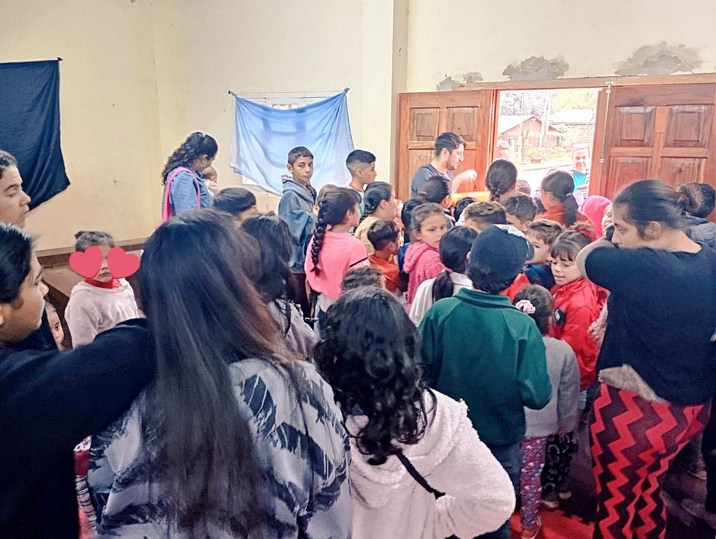 oviedo_luis's tweet photo. 🎥Oberá🍿

Tarde de cine y pochoclos, sorpresitas y una rica merienda para los niños del Barrio "Sixten Vick/Caballeriza". 

¡Siempre AD❤️MIS!
@cjdechat
@grillo141
@ADOMIS_Misiones
#AdomisMisiones https://t.co/sSgMo2zlDV