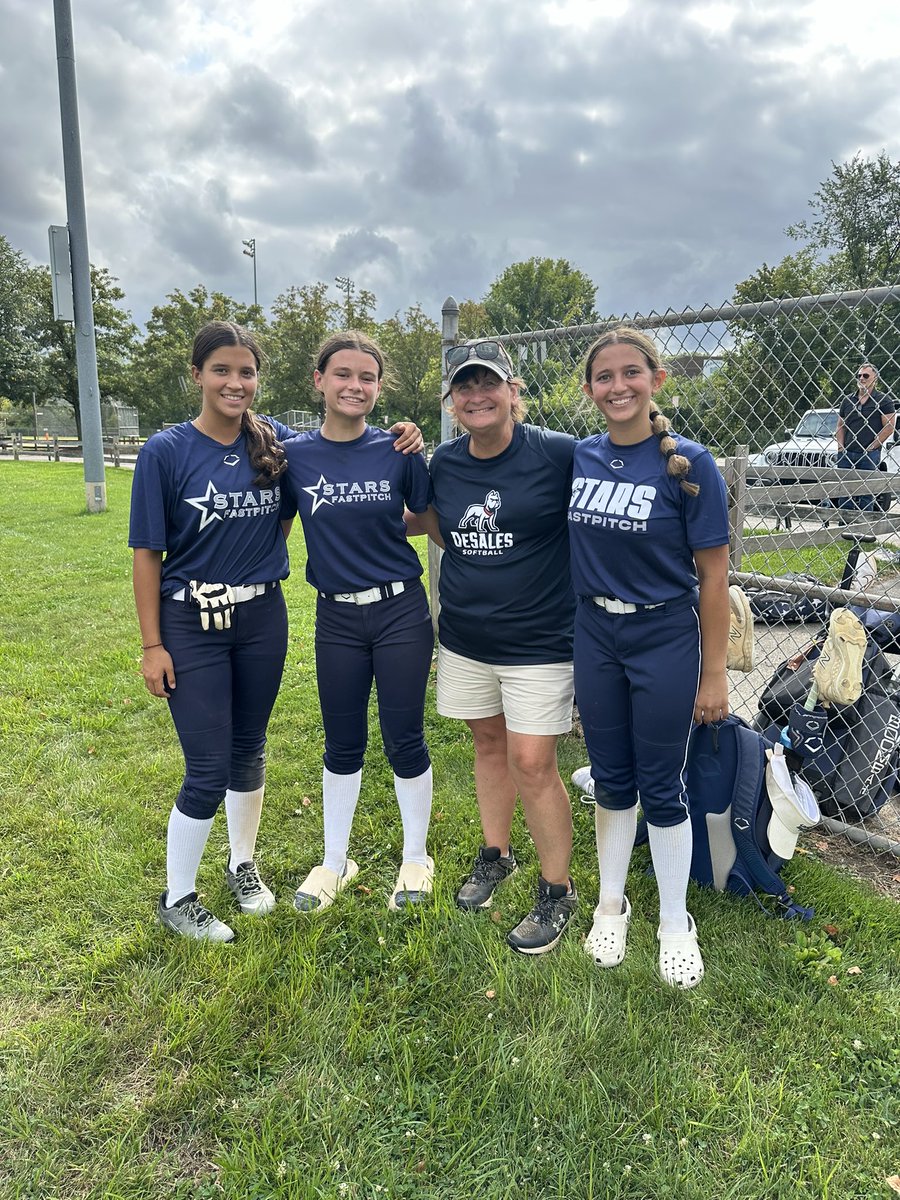 AvaSiminoff2027's tweet photo. Had such a great time at the Diamonds in the Dirt camp! Was a great experience getting to meet and listen to @MontanaFouts. Thank you to all the coaches for the amazing instruction, can’t wait to apply it to my game this fall! @stars_FPNJ @Grace_Catcher14 https://t.co/i04kJsU9mR