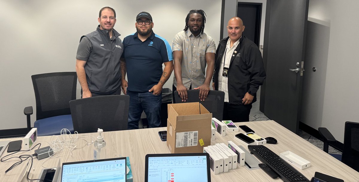 Had an amazing successful deployment at Leominster pd with <a href="/EdwinACartagena/">Edwin Cartagena</a> <a href="/ChadJSnow/">Chad Snow</a> <a href="/ChrisCamara84/">Christopher camara</a> <a href="/pnixnix/">Peter Nixon</a> #Firstnet #wintogether