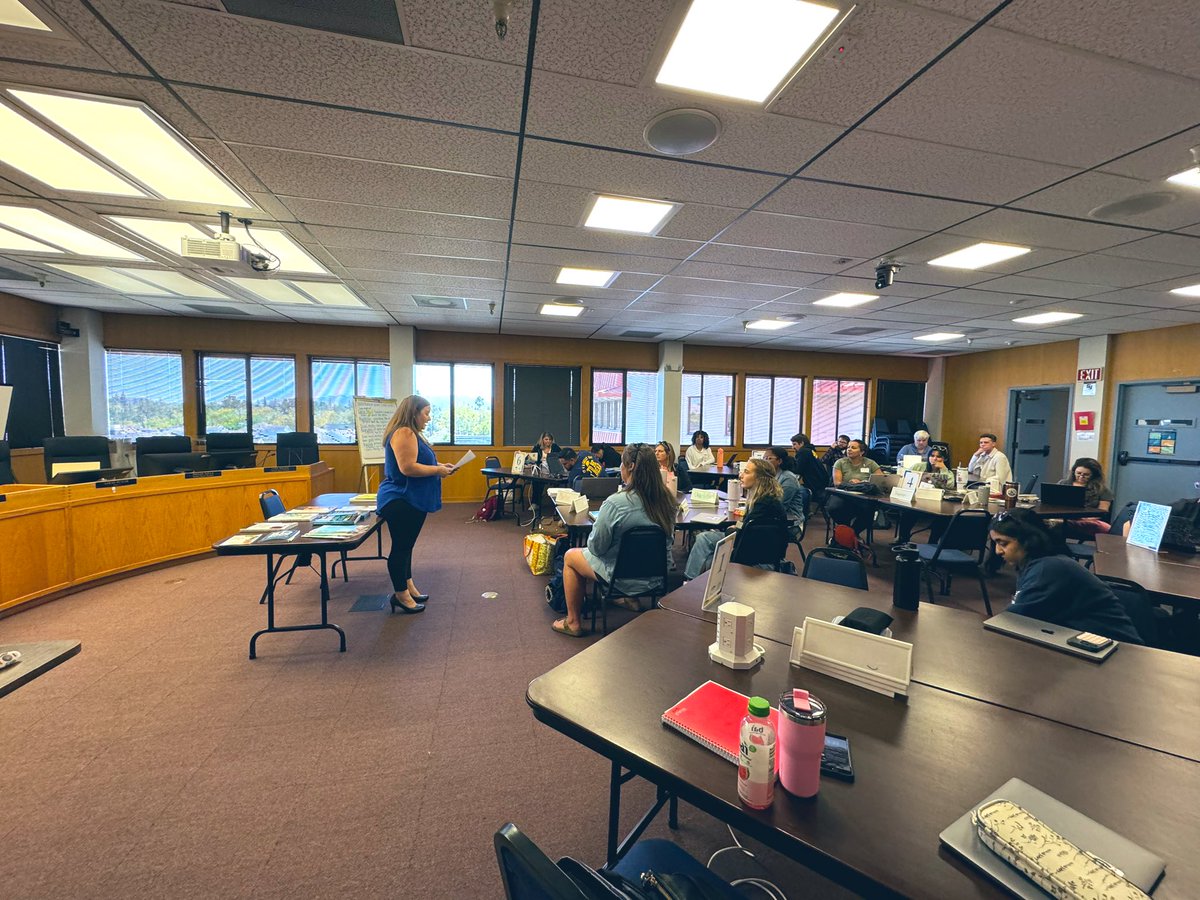Mil gracias <a href="/mama_brie/">Briana Espindola</a> for your presentation to future administrators  about the #HOLAwesome partnerships between Principal <a href="/sbomobil/">Silvia Orellana</a>, <a href="/Holbrook_Cares/">Violeta Guzman</a> happening at <a href="/HolbrookMDUSD/">Holbrook Language Academy</a> . These partnerships between all school teams are the BEST &amp; benefit ALL students. #Jettingtosuccess