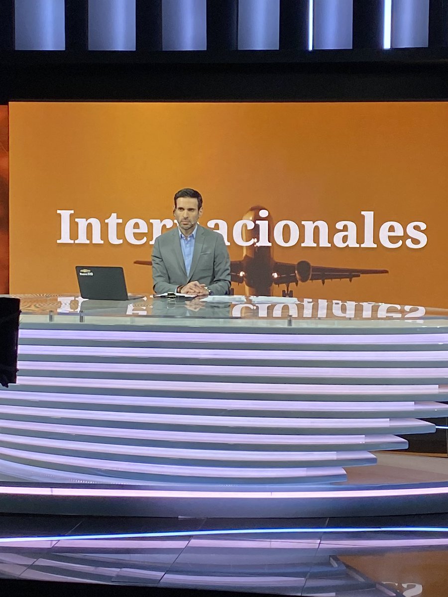 nachomartirene's tweet photo. Al aire en @TelemundoUY Sábado con toda la información. Un placer acompañarlos. #telemundoentumundo https://t.co/cv8w5Q21VY