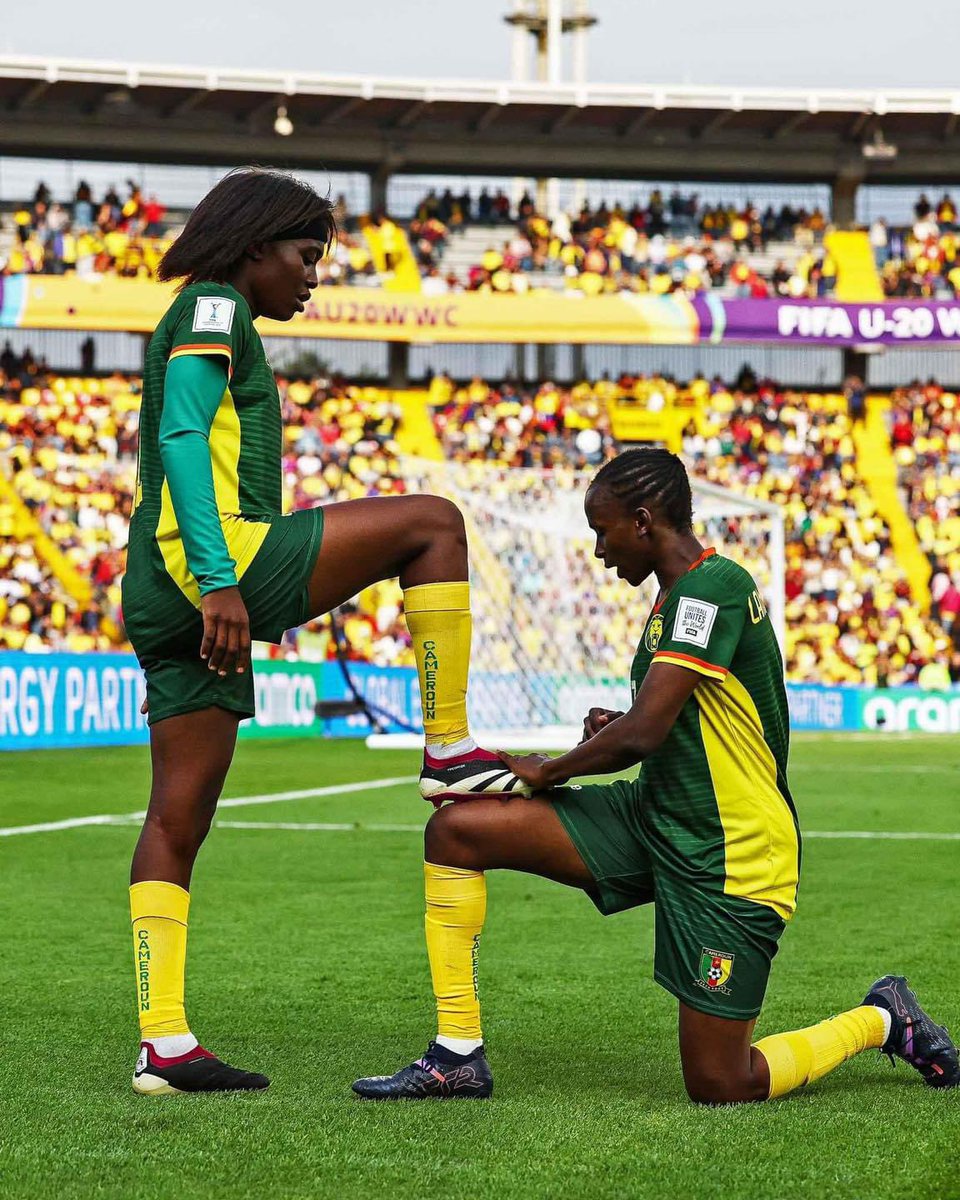 AllezLesLions's tweet photo. 📸 La célébration de Naomi Eto et Lamine Mana après le come back du Cameroun face au Mexique (2-2) lors de la Coupe du Monde féminine. 👟🇨🇲 https://t.co/NU1iGXv9Bi