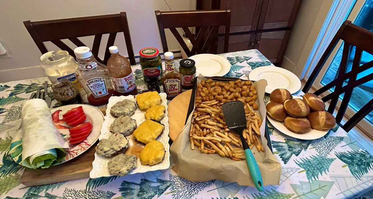 Pascal1Rodier's tweet photo. Cheers to you Jimmy! Miss you. Thank you for amazing lifelong memories. Fins Up. Bubbles up! @jimmybuffett @Margaritaville #CheeseBurgerInParadise https://t.co/vQeSbeWOFn