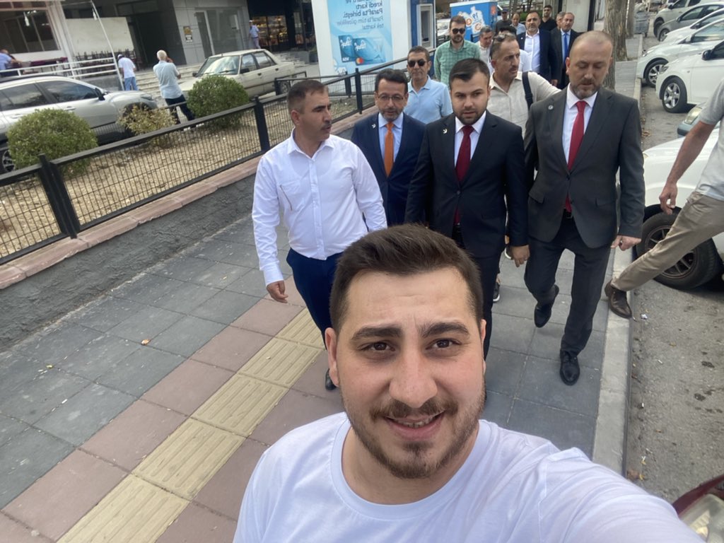 Genel Başkan Yardımcımız Sayın; <a href="/mfatihmujdeci/">Muhammed Fatih Müjdeci</a> beyefendiyi güzel Çorumumuz da misafir ettik. Günün bereketi bol bol üye kaydı ve muhabbetti. Bir sürü fotoğraftan bizim payımıza düşen de koşturmaca arasında hızlı bir öz çekim oldu :) 👍🏻 #yenidenrefah #fatiherbakan #milligörüş