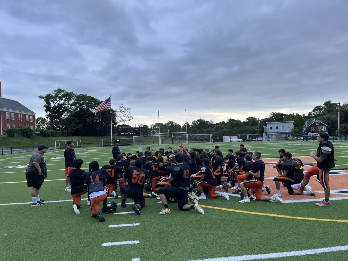 Mamaroneck JV 🏈 had a successful Orange-Black scrimmage. All players got a chance to show out on Memorial Field. Nothing better than that. Go Tigers! <a href="/Coach_Zawerucha/">Nick Zawerucha</a> <a href="/jamesbe98105850/">James Berg</a> <a href="/vitron5/">Anthony Vitti</a> <a href="/pwobyrne/">Peter O'Byrne</a> <a href="/defWINchips/">David Smith</a> <a href="/Kmartins34/">Kev 🇨🇻🇺🇸</a> <a href="/MamkAthletics/">MHS Athletics</a>