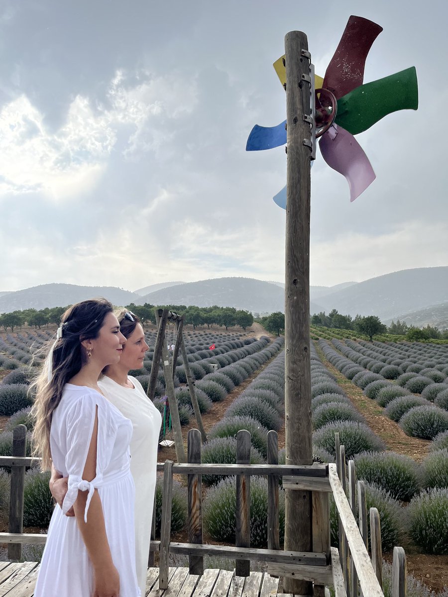 İyi ki varsın anne 
Canım annem Allah seni başımızdan eksik etmesin 🌸💕