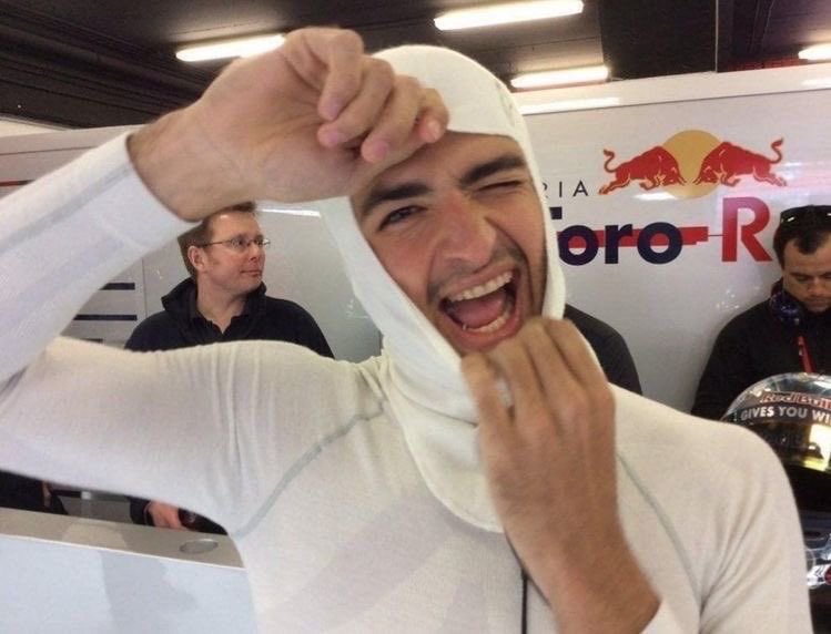FormulaStargirl's tweet photo. Happiest birthday to the goofiest of them all, never stop being like that Carlos Sainz Jr. 🙂‍↕️ https://t.co/hIloFkPG6x